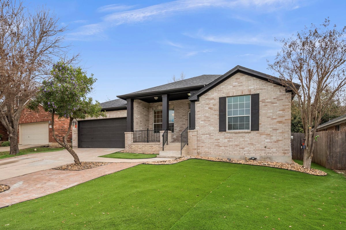 Living area at 2600 Century Park Blvd - 3 bed 2 bath home