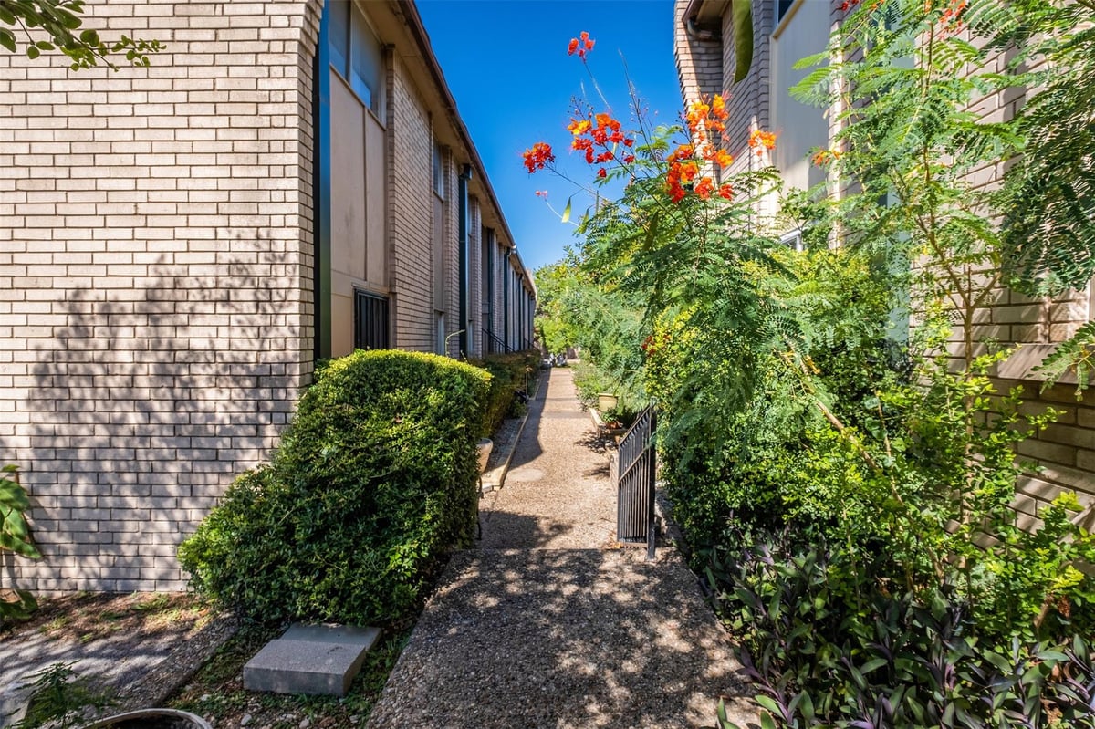 View 2600 Penny Ln Unit #207 in Victoria Square 2600 Penny Ln Unit #207 - front exterior - Luxury home in Victoria Square, Austin, TX