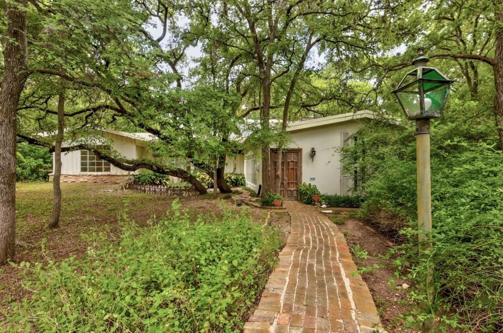 View 2600 Tanglewood Trl in Tarrytown 2600 Tanglewood Trl - property photo 1 - Luxury home in Tarrytown, Austin, TX