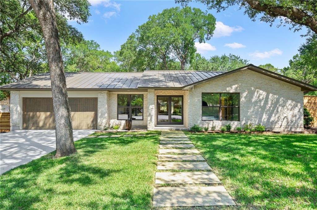 View 2602 Bend Cv in Horseshoe Bend Sec 02 2602 Bend Cv - front exterior - Luxury home in Horseshoe Bend Sec 02, Austin, TX