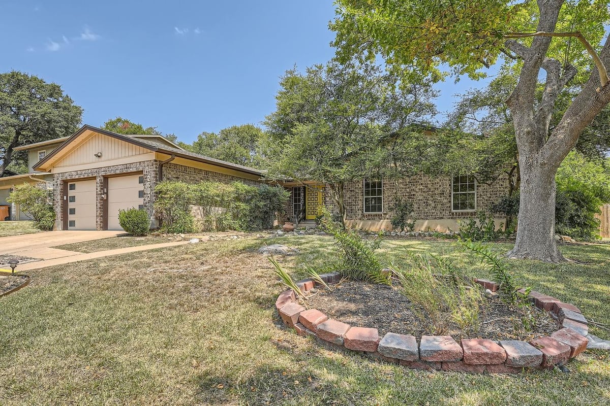 View 2602 Harrowden Dr in North Shields 2602 Harrowden Dr - front exterior - Luxury home in North Shields, Austin, TX