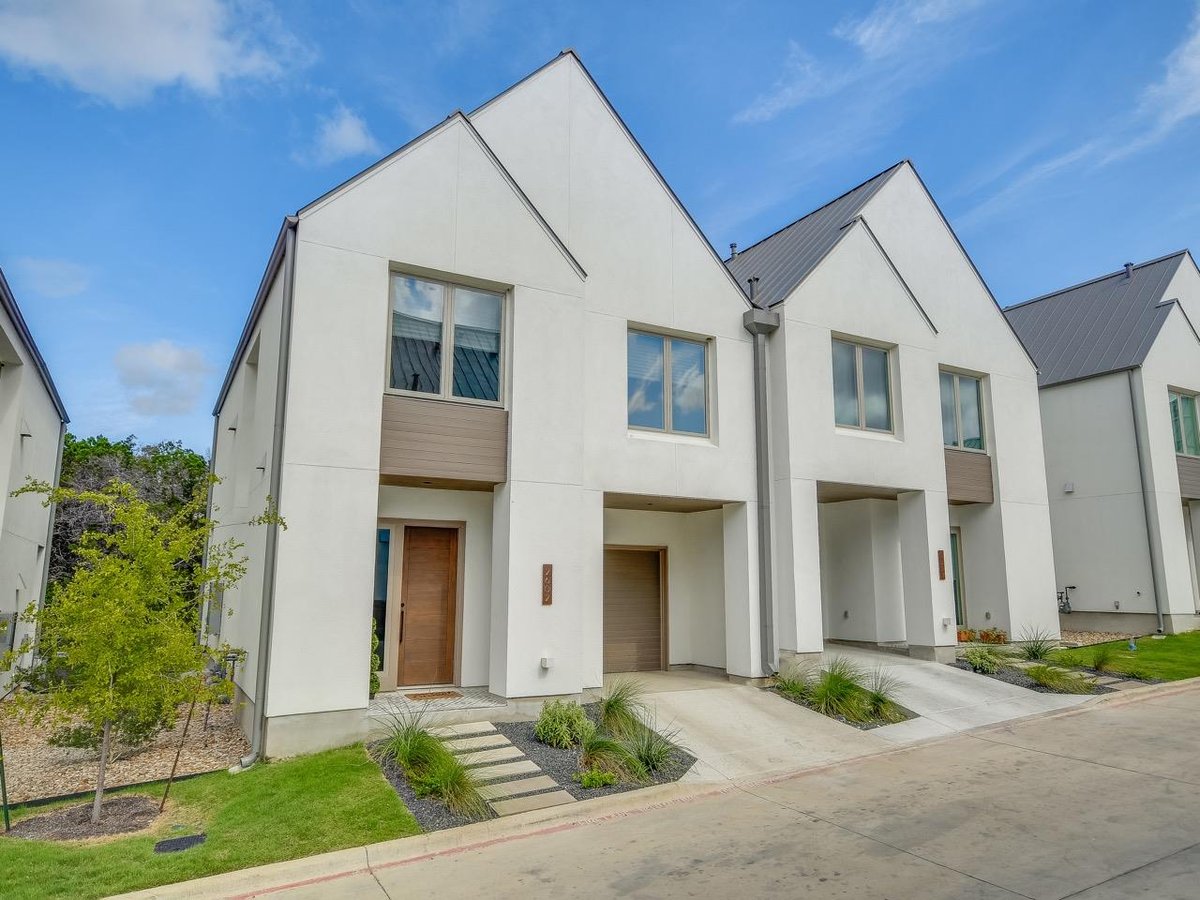 View 2602 Sutherland ST in Walsh 360 Twnhms 2602 Sutherland ST - property photo 1 - Luxury home in Walsh 360 Twnhms, Austin, TX
