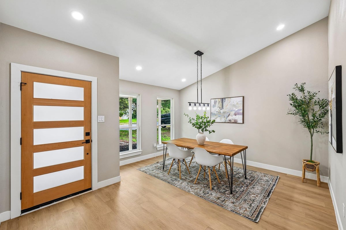Living area at 2605 Market Garden Ln - 3 bed 2 bath home
