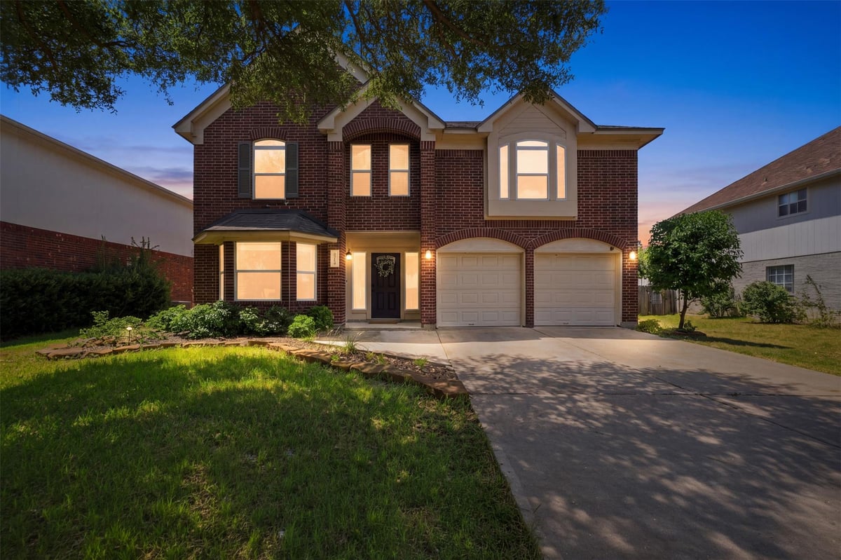 View 2605 Oakwood Glen DR in Oakwood Glen Sub 2605 Oakwood Glen DR - property photo 1 - Luxury home in Oakwood Glen Sub, Cedar Park, TX
