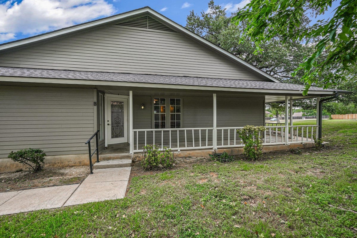 View 2605 W Stassney LN Unit #B in WESTGATE CROSSING CONDOMINIUMS 2605 W Stassney LN Unit #B - property photo 1 - Luxury home in WESTGATE CROSSING CONDOMINIUMS, Austin, TX