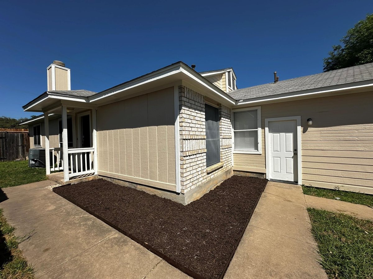 Living area at 2606 Howellwood Way - Tanglewood Forest Sec 02 Ph B, Austin, TX