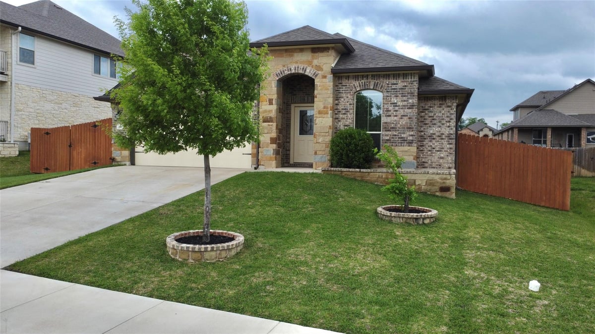 View 2609 Arno St in Cedarbrook Ridge Ph I Amd 2609 Arno St - front exterior - Luxury home in Cedarbrook Ridge Ph I Amd, Harker Heights, TX