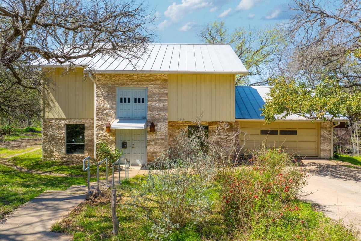 View 2609 Deerfoot TRL in Barton Terrace Sec 05 2609 Deerfoot TRL - property photo 1 - Luxury home in Barton Terrace Sec 05, Austin, TX