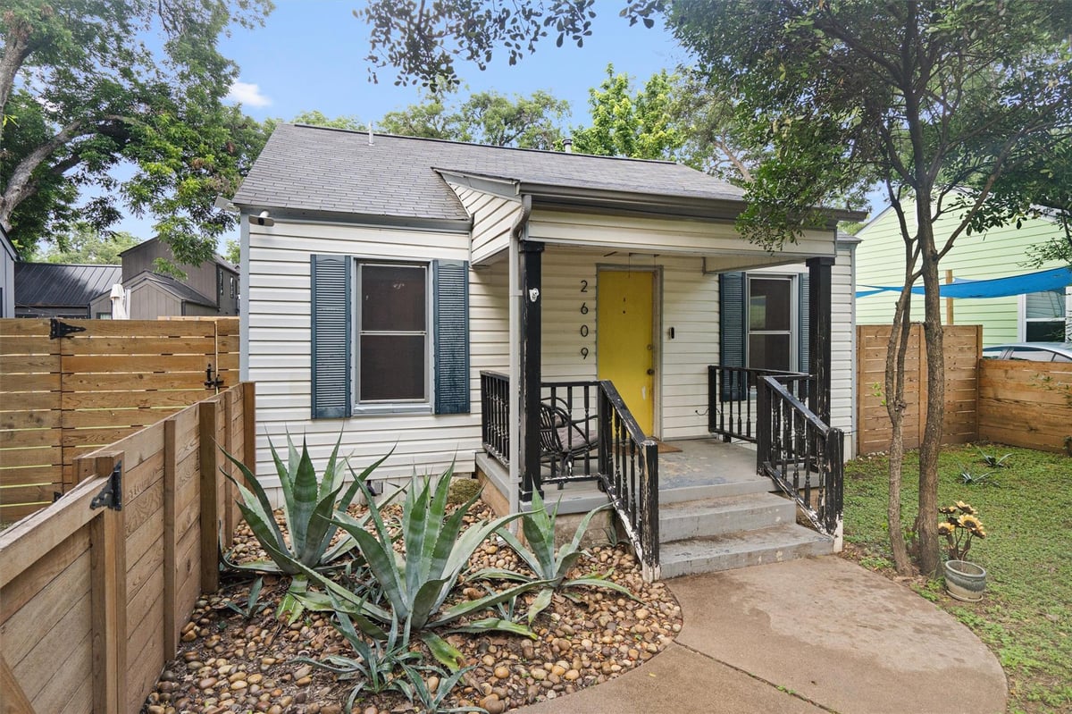 View 2609 Willow ST Unit #1 in Riverview Add 2609 Willow ST Unit #1 - front exterior - Luxury home in Riverview Add, Austin, TX