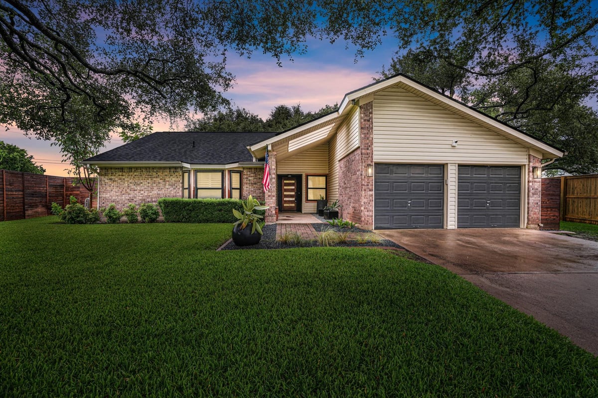 View 2611 Chowan WAY in Cimarron 2611 Chowan WAY - front exterior - Luxury home in Cimarron, Round Rock, TX