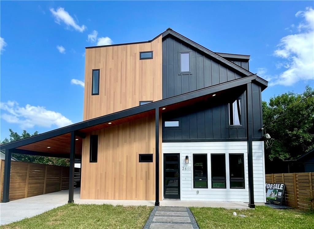 View 2611 S 2nd ST Unit #A in Oak Ridge Heights Sec 01 2611 S 2nd ST Unit #A - front exterior - Luxury home in Oak Ridge Heights Sec 01, Austin, TX
