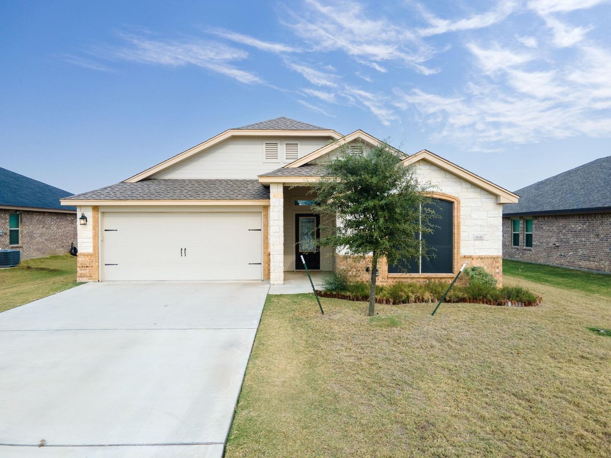 View 2611 Settlers Oak Dr in Hubbard Branch Add Ph 2611 Settlers Oak Dr - front exterior - Luxury home in Hubbard Branch Add Ph, Belton, TX