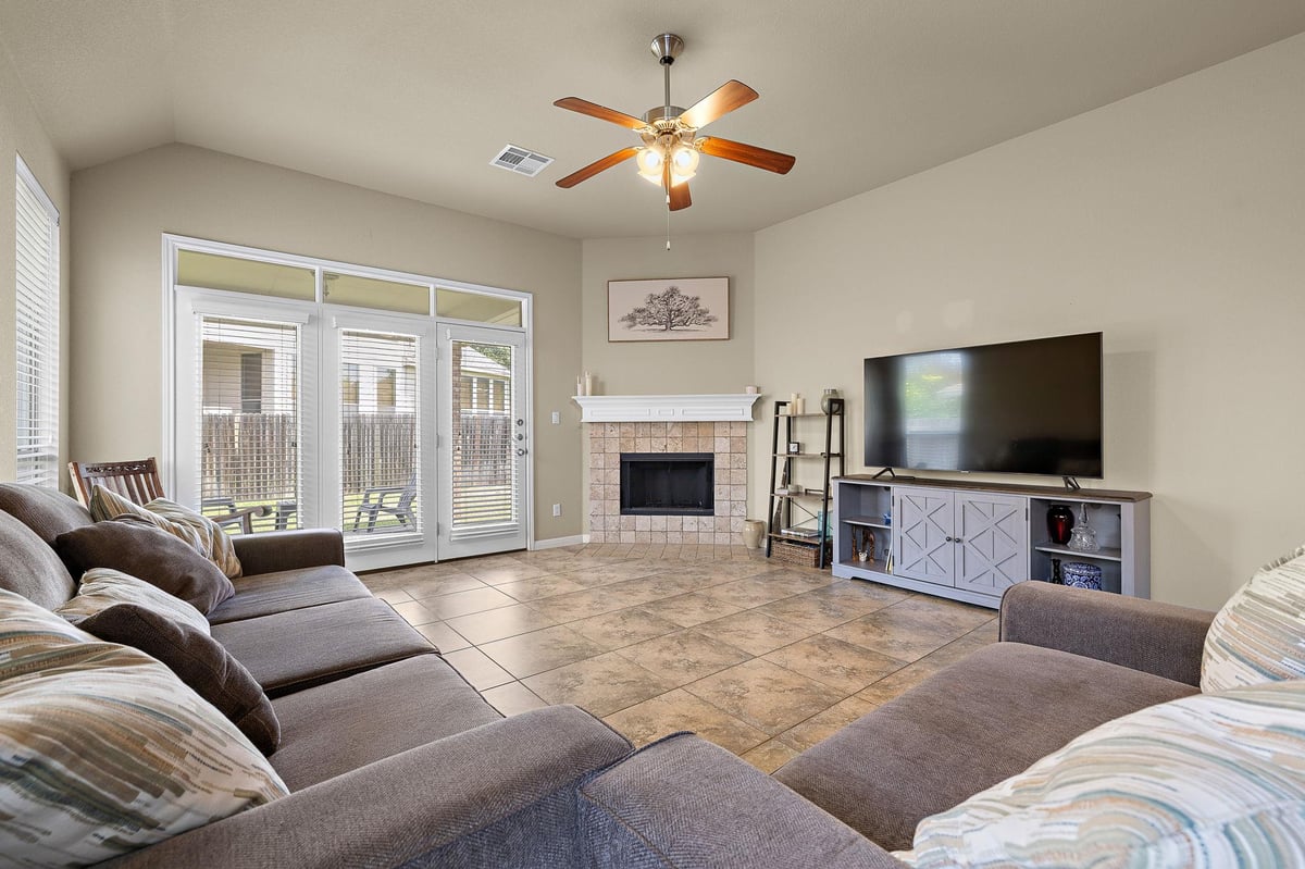 Living area at 2612 Windview Ln - 4 bed 4 bath home