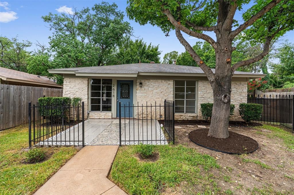 View 2618 Audubon PL in Greenbriar Sec 01 2618 Audubon PL - property photo 1 - Luxury home in Greenbriar Sec 01, Austin, TX