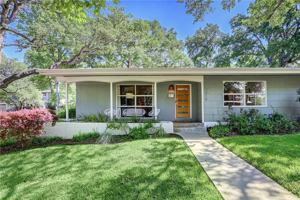 View 2618 Pembrook Trl in Shoalwoods Add Sec 02 2618 Pembrook Trl - property photo 1 - Luxury home in Shoalwoods Add Sec 02, Austin, TX