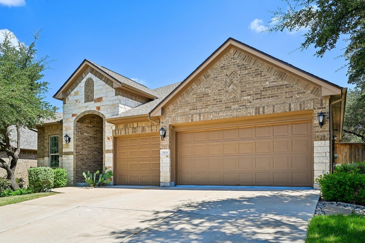 View 2624 Shumard Bluff DR in Bluffs At Crystal Falls Sec 2 2624 Shumard Bluff DR - property photo 1 - Luxury home in Bluffs At Crystal Falls Sec 2, Leander, TX
