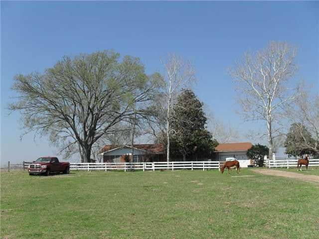 View 2625 Bridge Valley RD 2625 Bridge Valley RD - front exterior - Luxury home in La Grange, TX