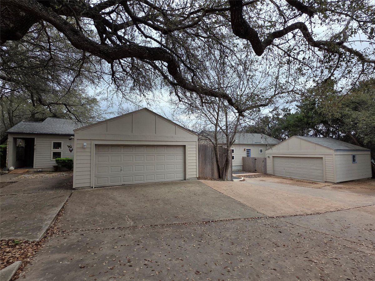 View 263 Mooring Cir in Lohmans Crossing Estates Sec 2 263 Mooring Cir - property photo 1 - Luxury home in Lohmans Crossing Estates Sec 2, Lakeway, TX