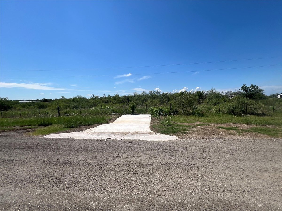 View 2630 Cr 466 in Mendoza 2630 Cr 466 - front exterior - Luxury lot in Mendoza, Elgin, TX