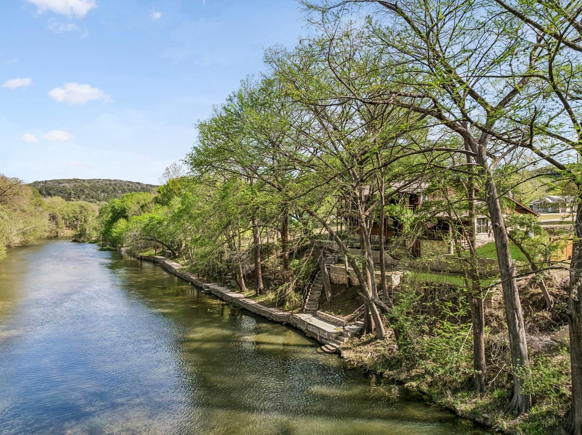 View 2630 Ponderosa DR in N/A 2630 Ponderosa DR - property photo 1 - Luxury home in N/A, New Braunfels, TX
