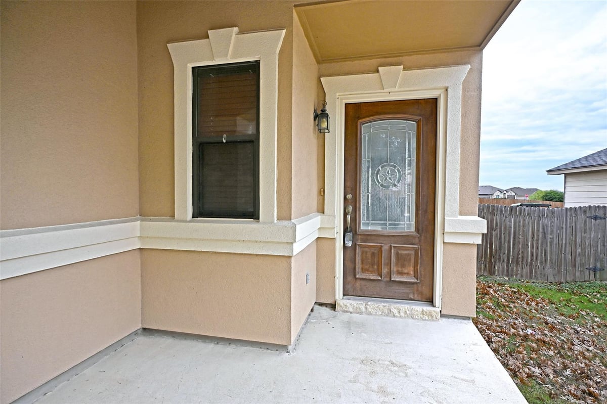 Living area at 264 Cordero Dr - 3 bed 2 bath home