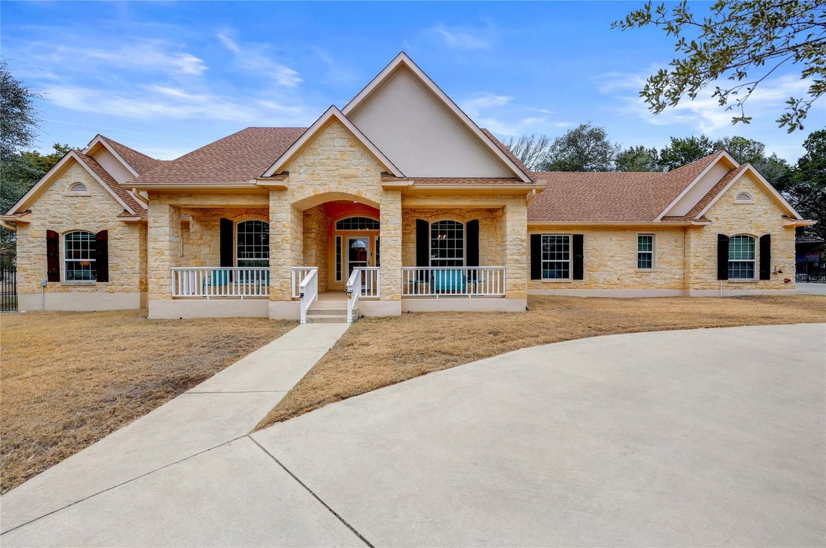 Living area at 26723 Rockwall Pkwy - 4 bed 3 bath home
