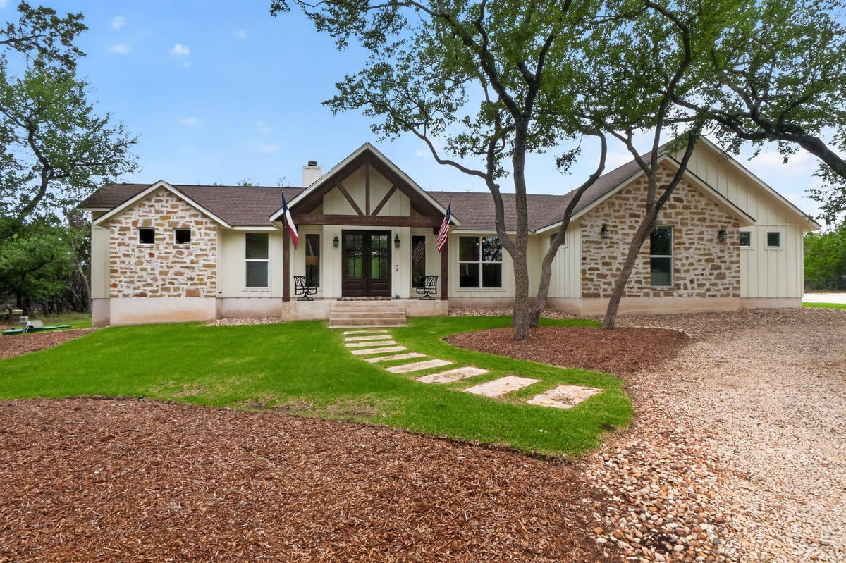 Living area at 270 Rambling Oaks Dr - 4 bed 3 bath home