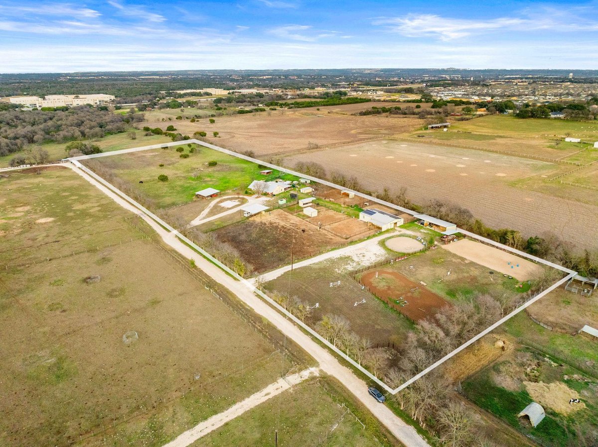 View 2700 Auction Barn Rd in J LEWIS 2700 Auction Barn Rd - front exterior - Luxury home in J LEWIS, Belton, TX