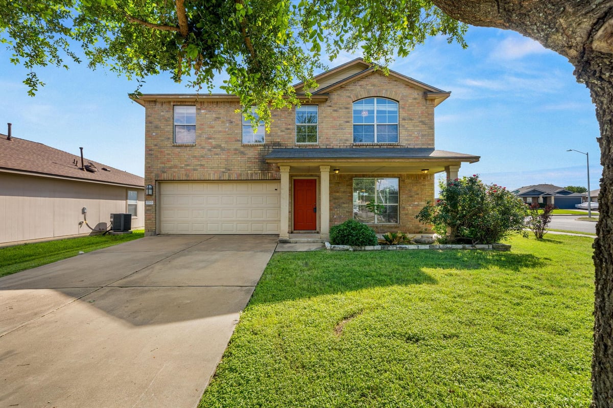 2700 Breezy Point Cv - front exterior - Luxury home in Settlers Overlook, Round Rock, TX