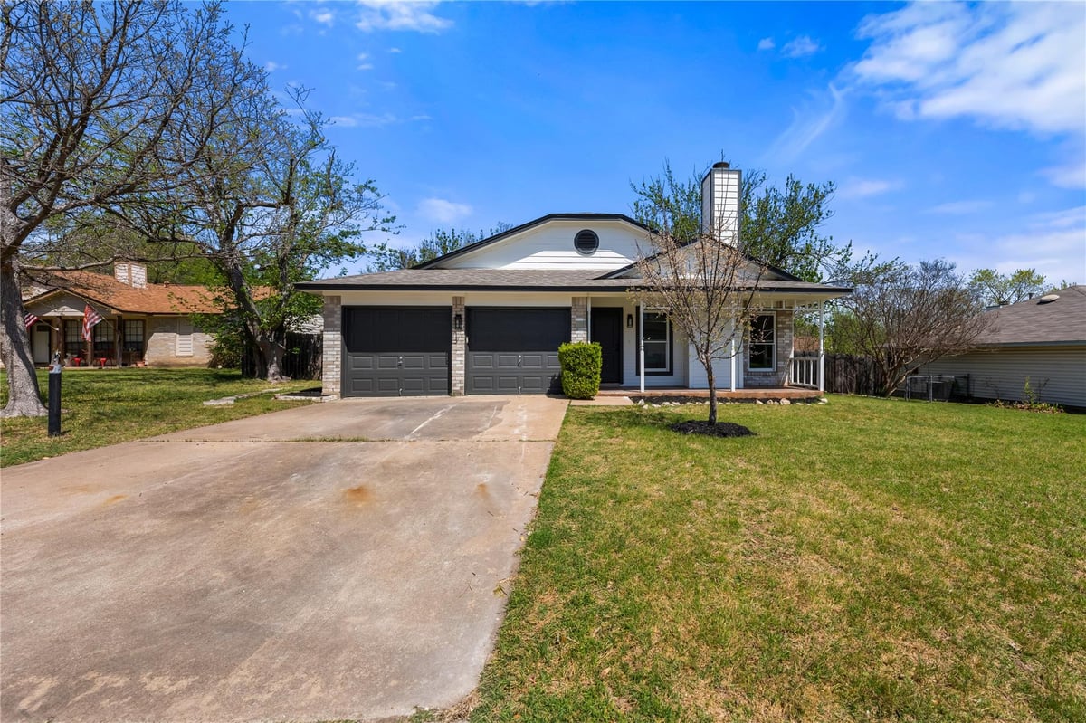 View 2702 Irish Bend Dr in Shiloh Ph 04 Sec 01 2702 Irish Bend Dr - front exterior - Luxury home in Shiloh Ph 04 Sec 01, Austin, TX