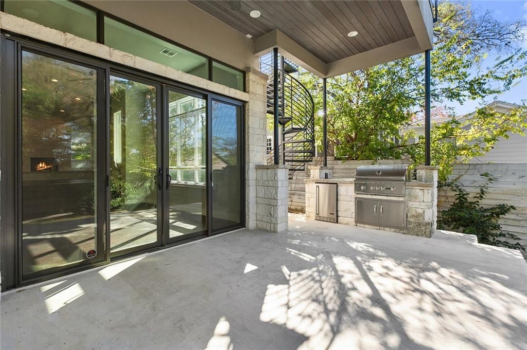 View 2702 Jefferson St in Brykerwoods C 2702 Jefferson St - front exterior - Luxury home in Brykerwoods C, Austin, TX