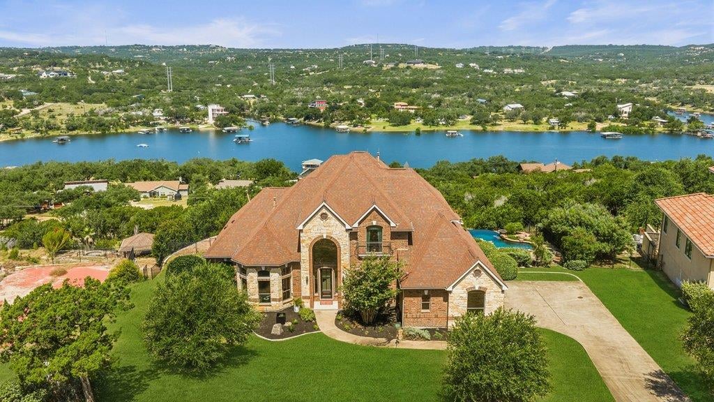 View 2702 Lakehurst RD in Lakehurst Resub 2702 Lakehurst RD - front exterior - Luxury home in Lakehurst Resub, Spicewood, TX