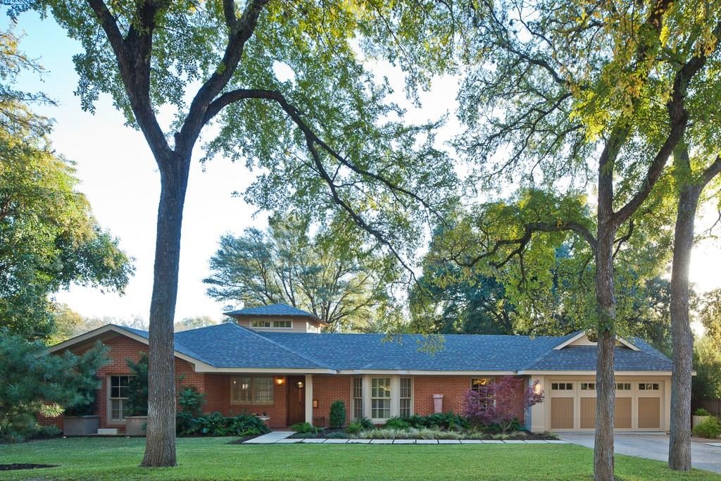 View 2703 Mountain Laurel Dr in Tarrytown 2703 Mountain Laurel Dr - property photo 1 - Luxury home in Tarrytown, Austin, TX