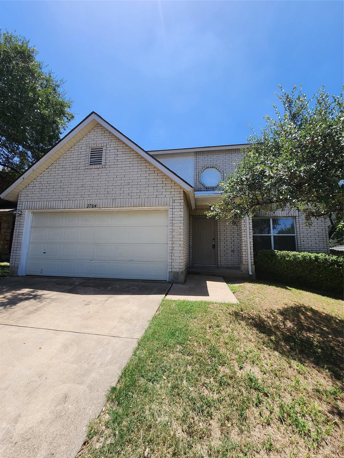 View 2704 Vinson CT in Bradford Park Sec 2 Ph 3 2704 Vinson CT - front exterior - Luxury home in Bradford Park Sec 2 Ph 3, Round Rock, TX