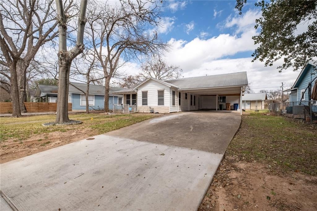 View 2704 Willow St in Williams Felix 2704 Willow St - property photo 1 - Luxury home in Williams Felix, Austin, TX