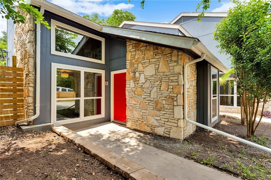 2706 Mulford CV Unit #A - property photo 1 - Luxury home in Greenbriar Sec 04, Austin, TX