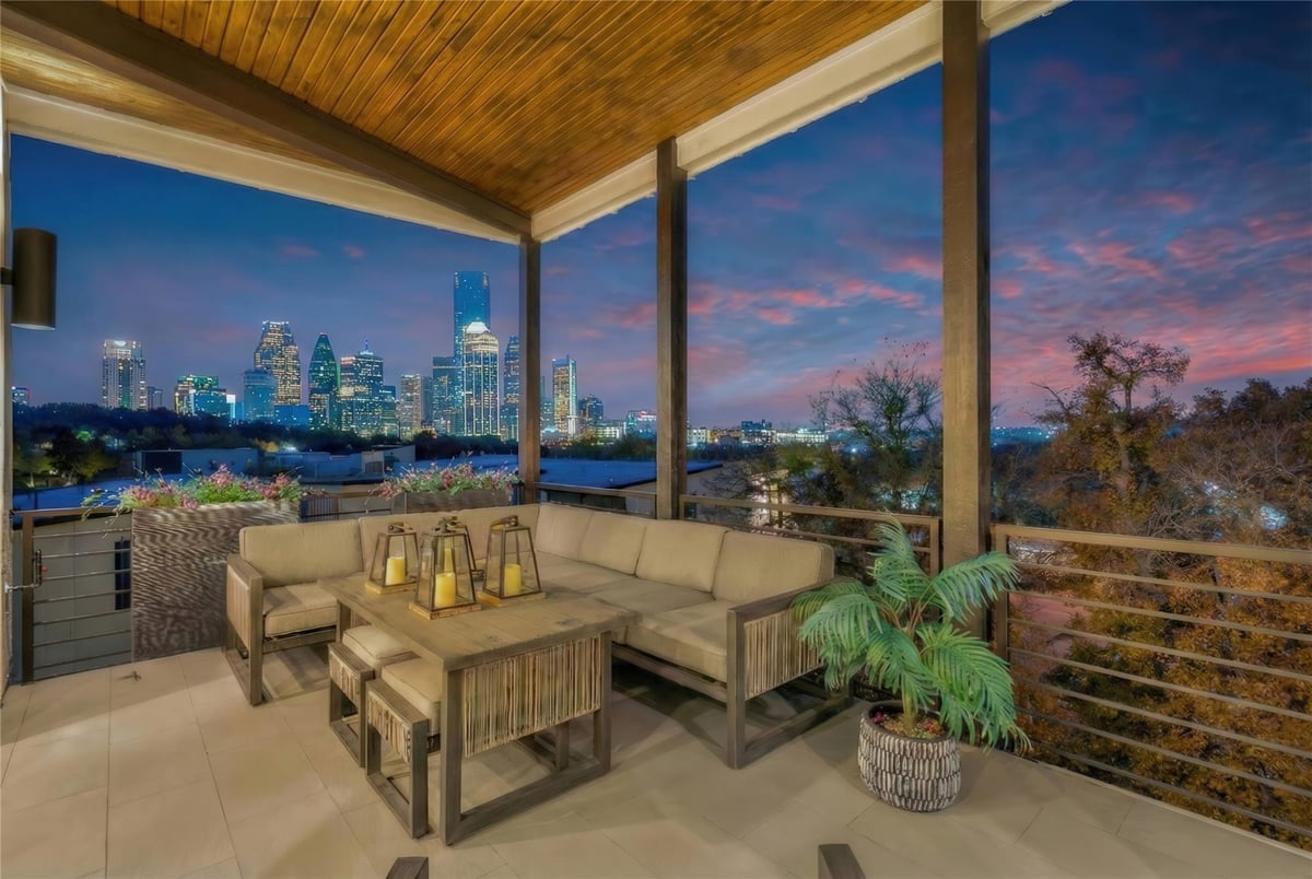 2707 Salek Vw - front exterior - Luxury home in Sunridge Condos, Austin, TX