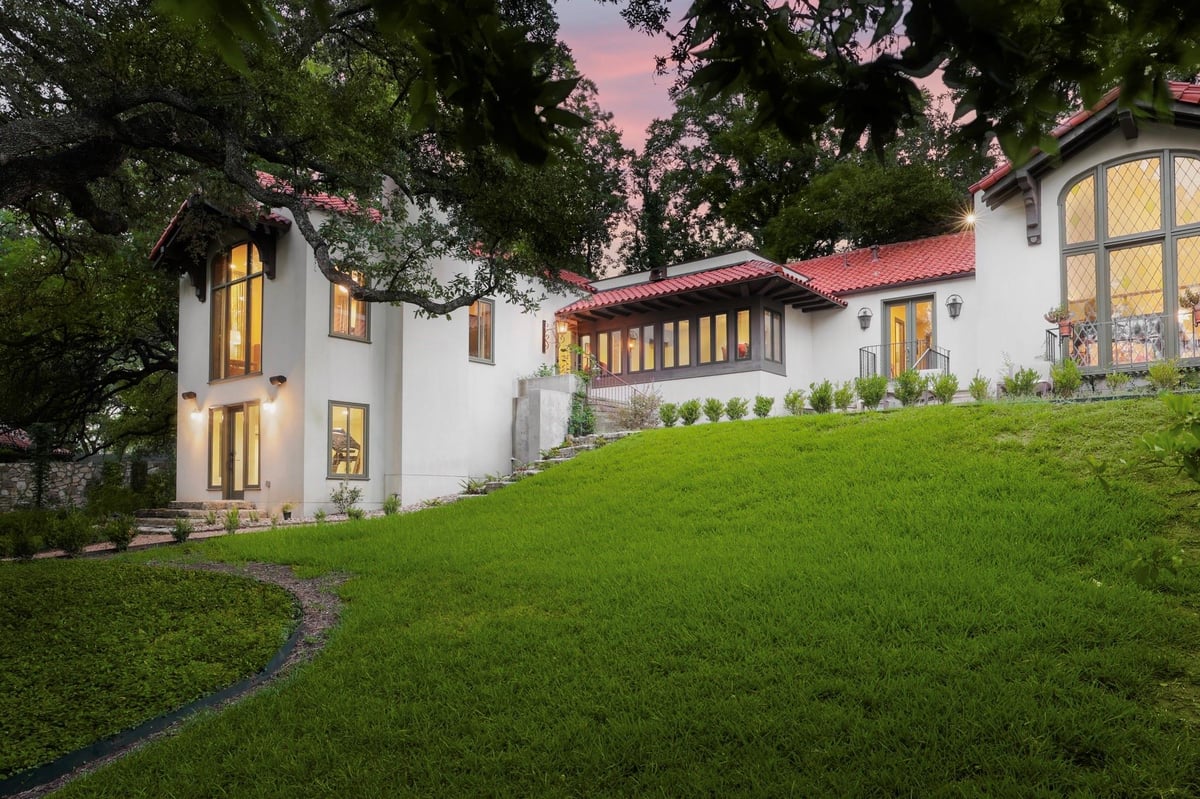 View 2707 Wooldridge DR in Edgemont 2707 Wooldridge DR - property photo 1 - Luxury home in Edgemont, Austin, TX
