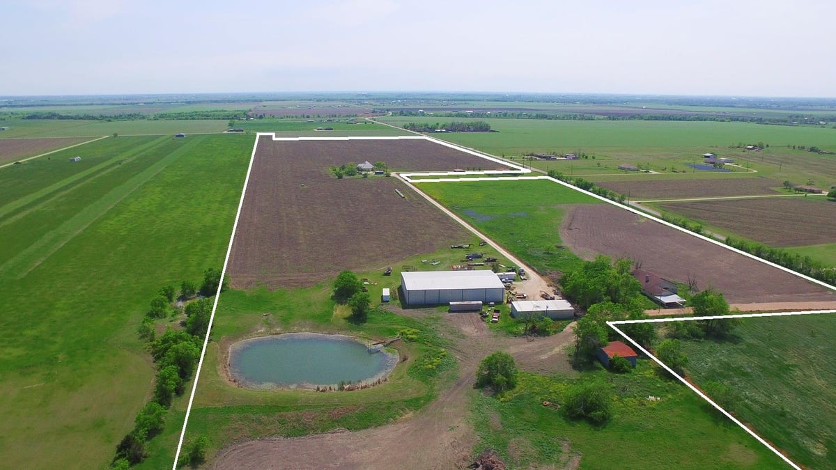 View 2711 Cr 406 2711 Cr 406 - aerial view with 2711 CR 406 in Taylor - Luxury home in Taylor, TX
