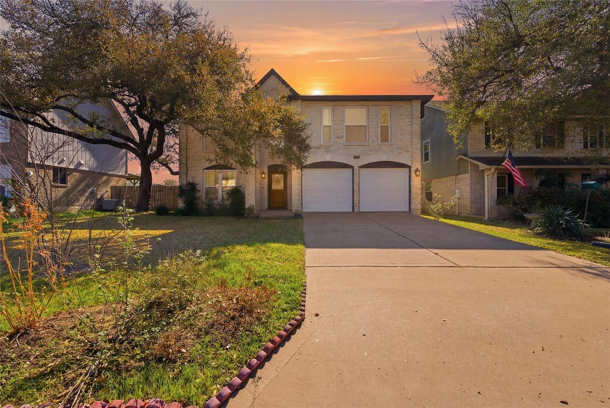 Living area at 2712 Buckeye Trl - 3 bed 2 bath home
