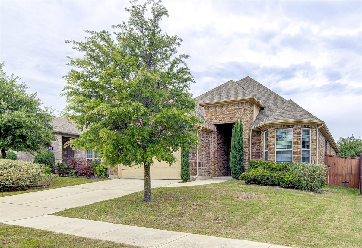 View 2712 Enza Ct in Vizcaya Ph 4A 2712 Enza Ct - front exterior - Luxury home in Vizcaya Ph 4A, Round Rock, TX