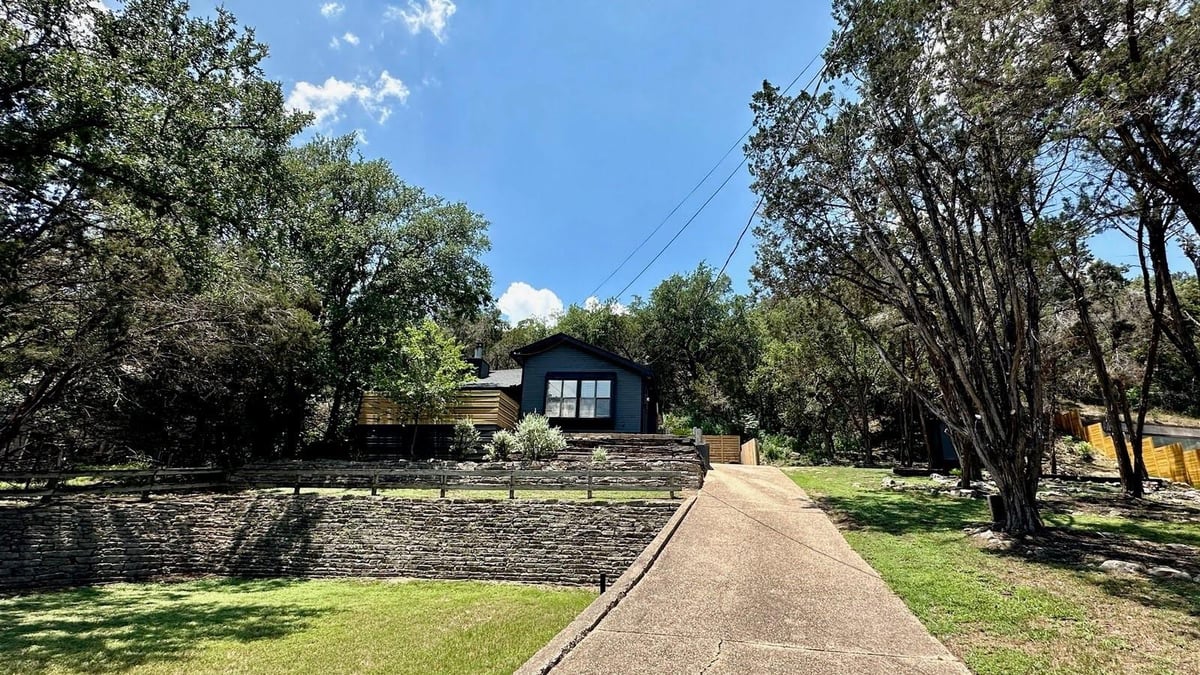 2712 Geronimo TRL - front exterior - Luxury home in Apache Shores Sec 02, Austin, TX