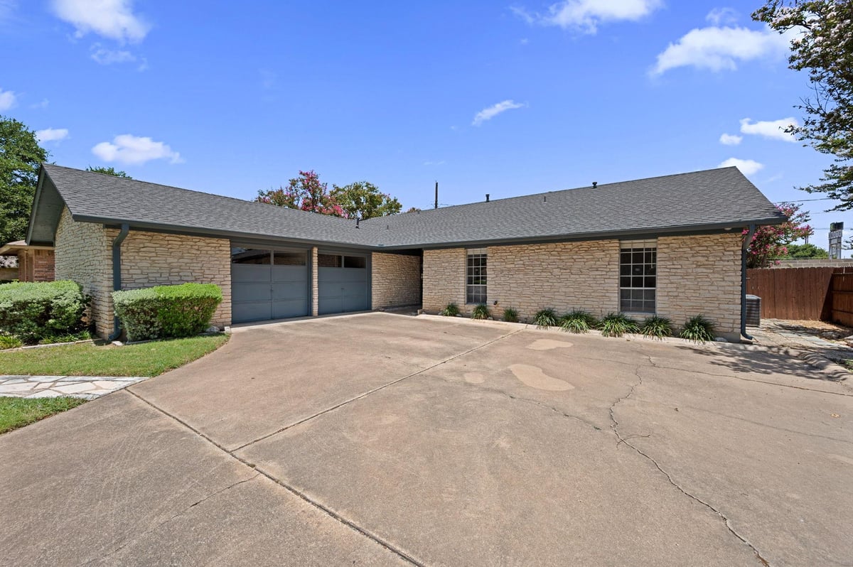 Living area at 2712 Thrushwood Dr Unit #A & B - Northwest Terrace Sec 02, Austin, TX