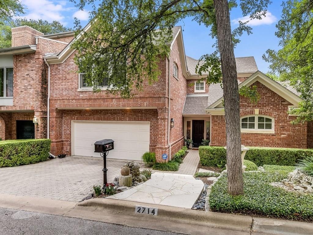 View 2714 Hillview Green Ln in Tarrytown 2714 Hillview Green Ln - property photo 1 - Luxury home in Tarrytown, Austin, TX