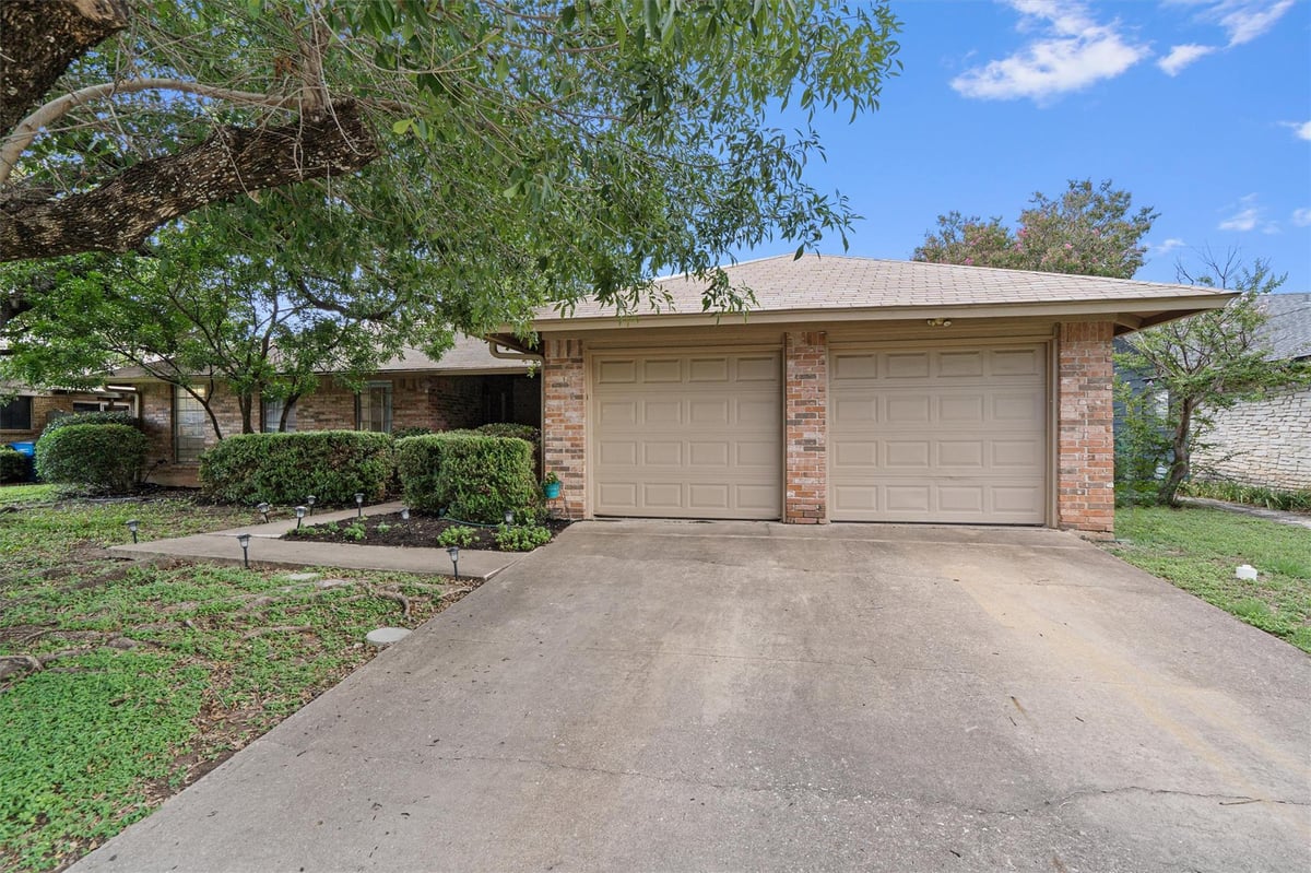 Kitchen at 2714 Thrushwood Dr - Northwest Terrace Sec 02, Austin, TX