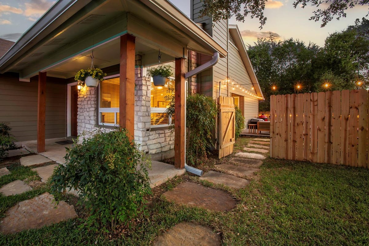 View 2715 Wilcrest DR in Austin 2715 Wilcrest DR, photo 1, Austin, Austin, TX