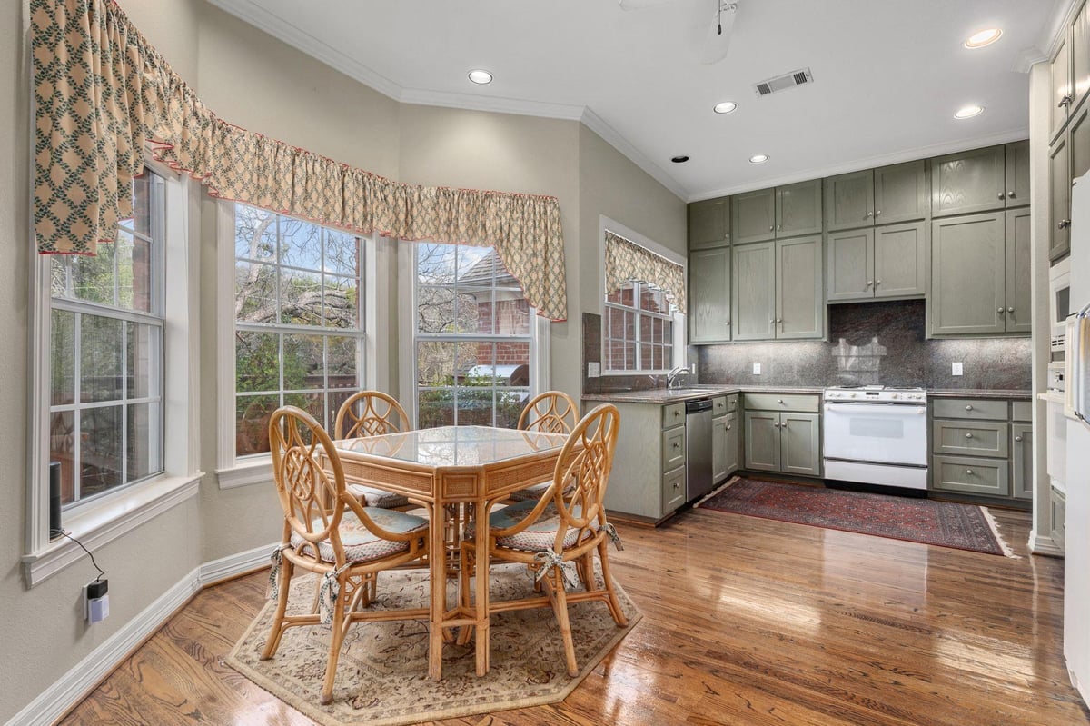 Living area at 2716 Hillview Green Ln - 3 bed 3 bath home