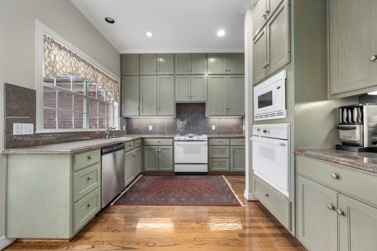 Kitchen at 2716 Hillview Green Ln - 3 bed 3 bath home