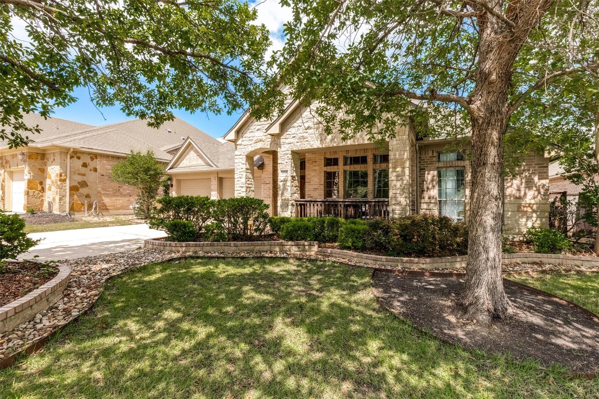 View 2718 Sun Mountain DR in Highlands At Crystal Falls Sec 02 Ph 01 2718 Sun Mountain DR - front exterior - Luxury home in Highlands At Crystal Falls Sec 02 Ph 01, Leander, TX