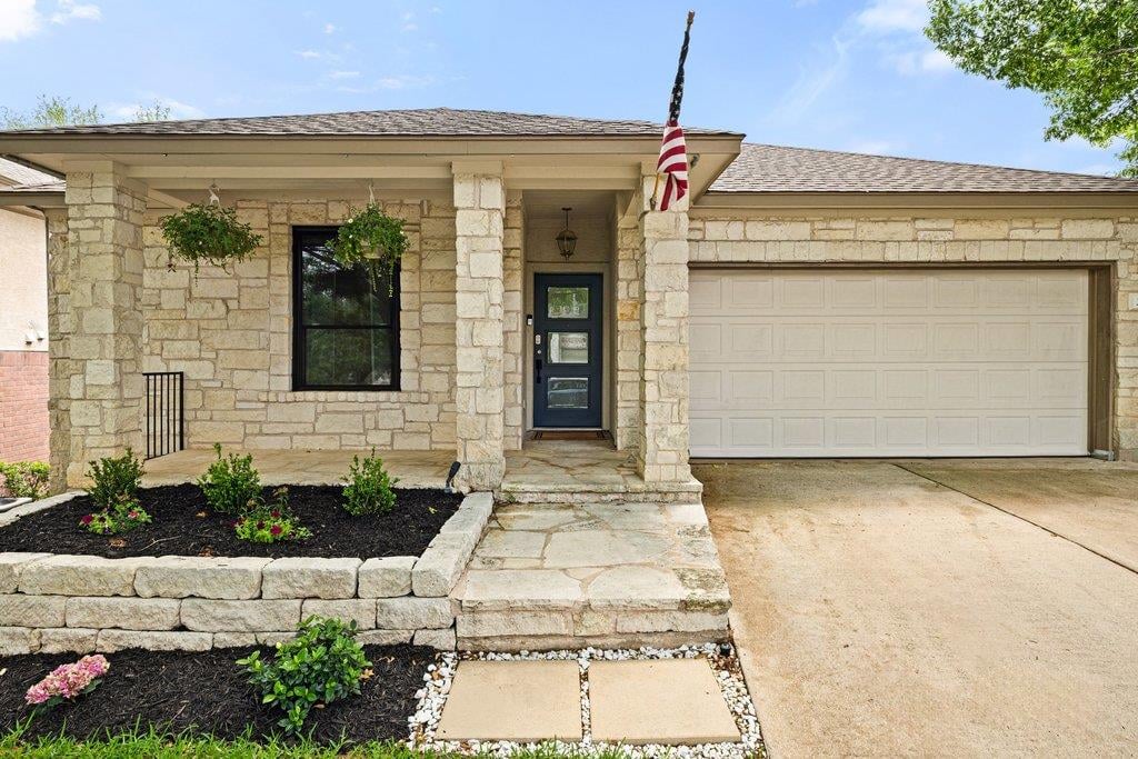 View 2720 Cascade Falls Dr in Lake Pointe Sec 03 Ph 02 2720 Cascade Falls Dr - property photo 1 - Luxury home in Lake Pointe Sec 03 Ph 02, Austin, TX